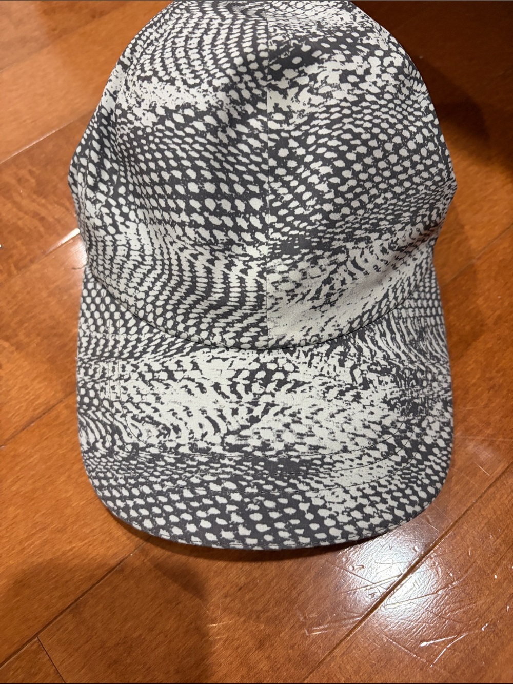 Lulu Lemon Reptile Habitat Snake Print Cap - Black & White